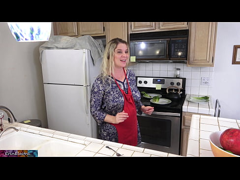 ❤️ A madrasta a ordenhá-lo na cozinha antes do seu encontro ☑ Porno real vídeo em nós pt.cbddeluxe.top